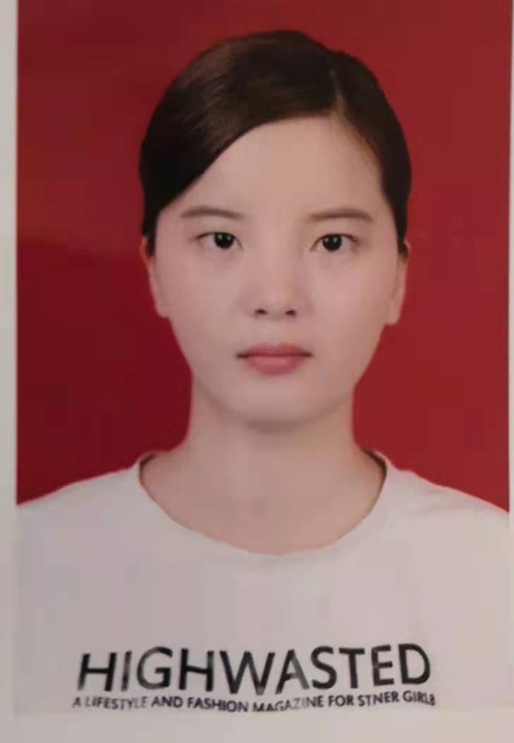 我是楚倩文，今年22岁，是一名共产党员，在九月份要进行研究生的学习，曾在大学期间担任学习委员，在班上我充当活动组织者，我还从事过党组织的青年志愿者活动，在暑假期间，我还进行了暑假社会实践，这让我学到了很多东西，以后会不断的完善自己。希望在夏令营跟孩子一起度过一个愉快的假期，在照顾孩子的同时让自己的能力得到锻炼，大家一起努力，一起学习，一起进步，同时希望在铁血训练营跟孩子一起经历一段多彩难忘的时光。.jpg