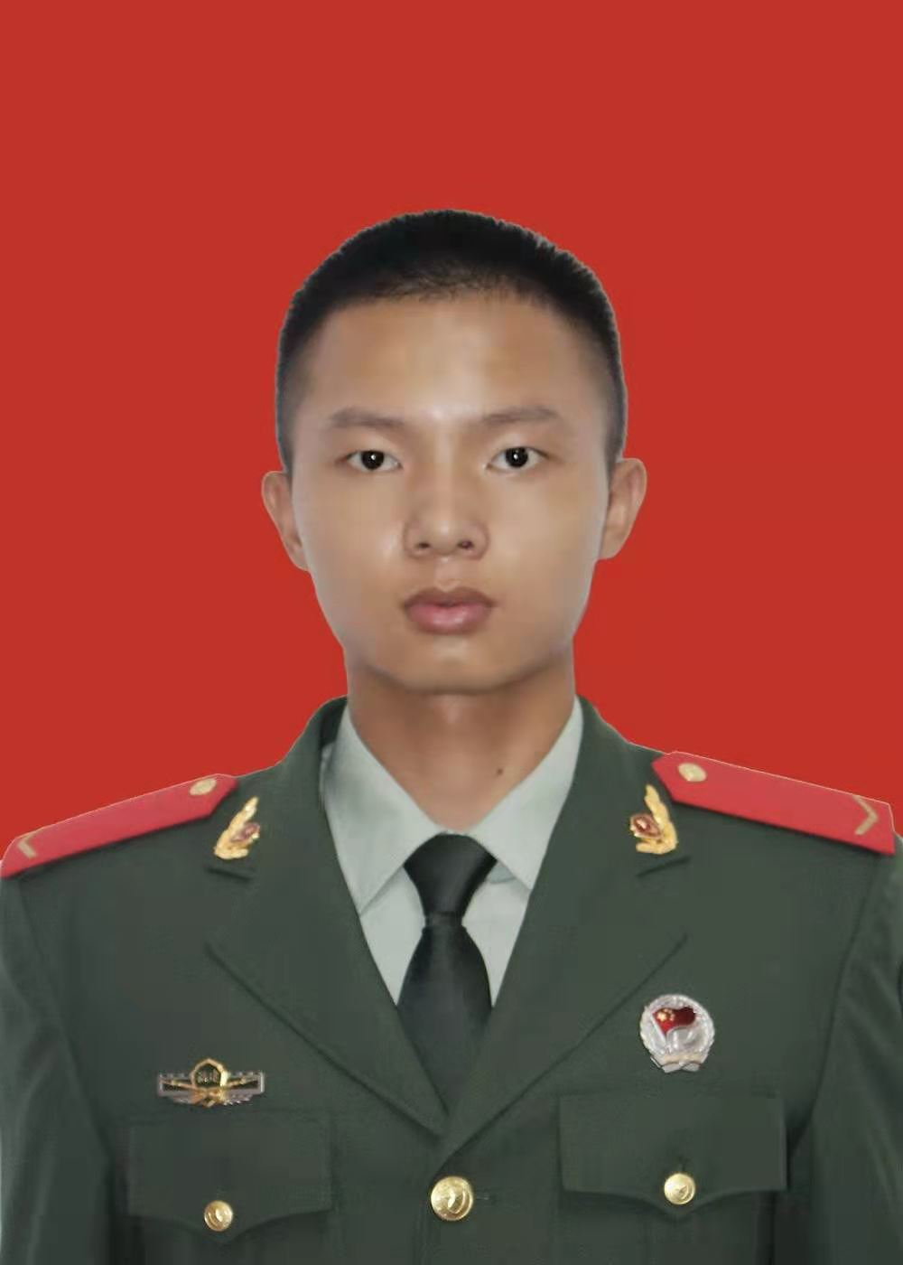 辛教官武警福建总队某机动支队特战队员退役，2018-2020年度荣获2次优秀士兵3次嘉奖 2019年度被评为极限训练勇士，多次参加总队狙击比武拿下优异成绩.jpg