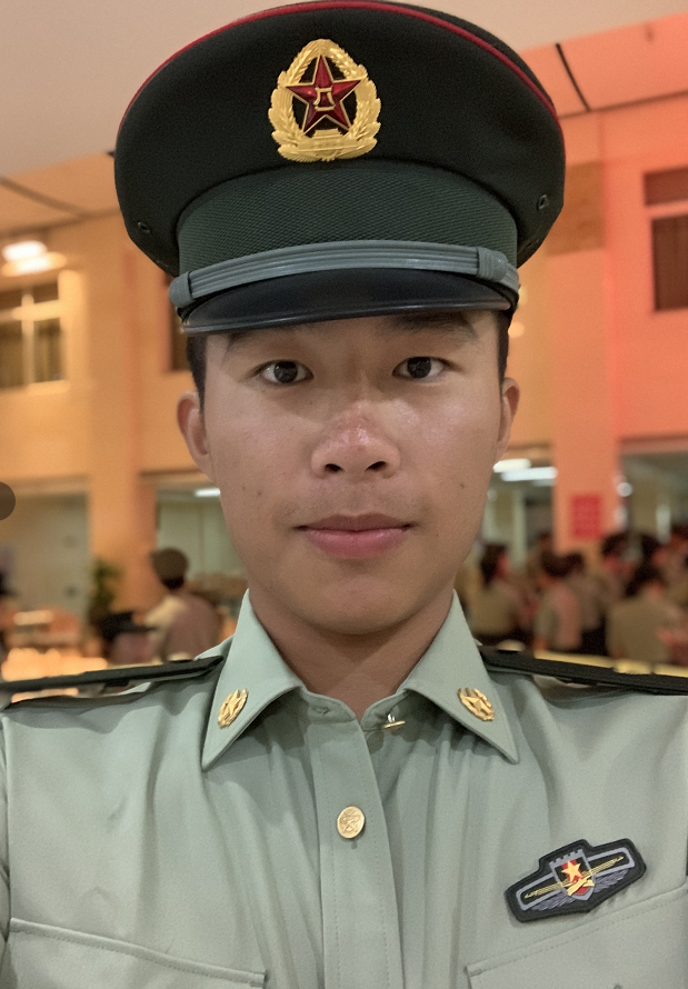 本人带训经验丰富，曾带训多次万人大学军训并且圆满完成任务   曾获得2021年度江西现代学院军训优秀教官称号  并参与多次研学拓展活动懂得与学生沟通 交流  我的人生格言：多做  多想   尽力做好每一件事，实乃人生之首务.jpg